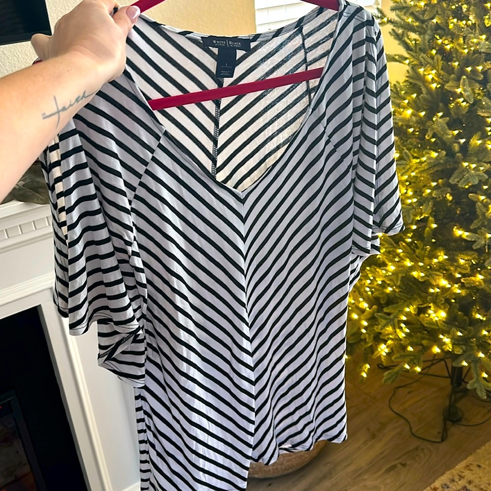Sexy, lightly  worn White House black market top!